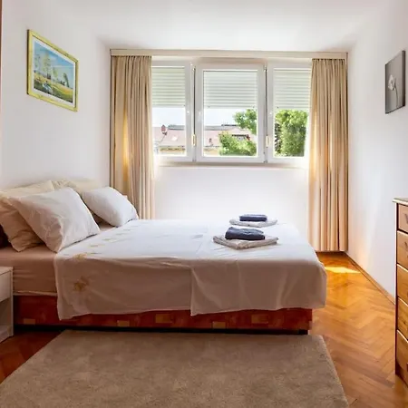 Apartment F&l-next To Old Town