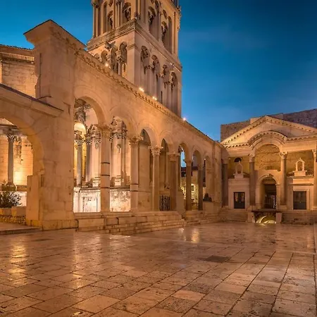 F&l-next To Old Town Split